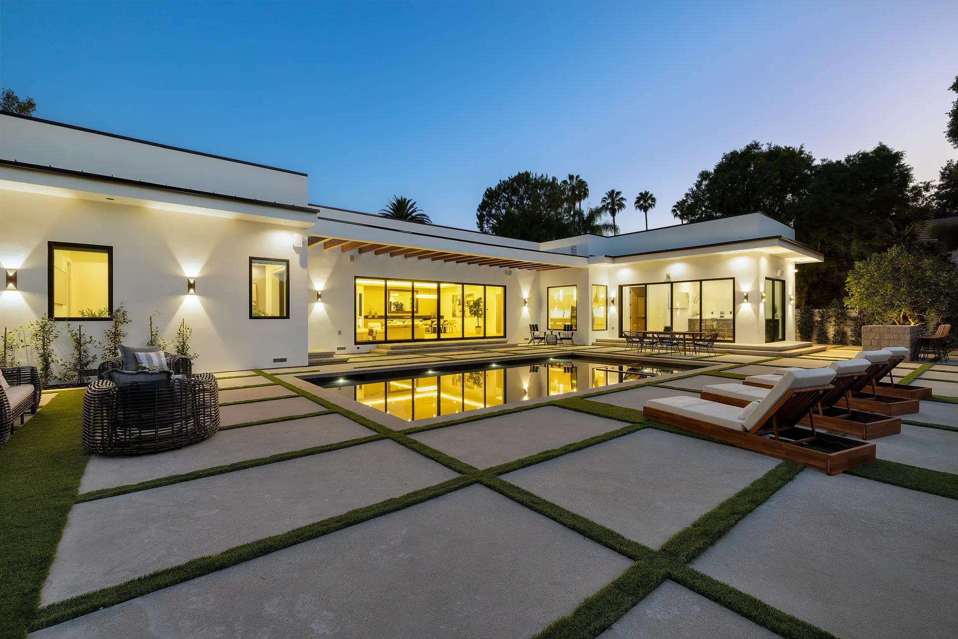 Pool courtyard at a DWD Builders luxury home in Encino, California