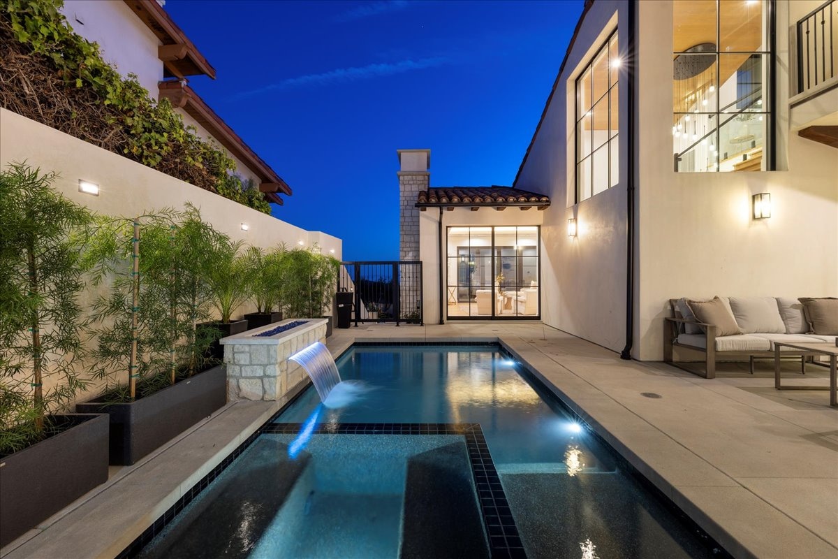 Pool courtyard and rear elevation of a DWD Builders luxury estate in Palos Verdes, California