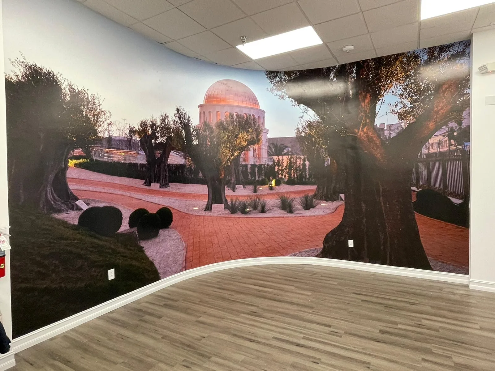 Entrance Lobby — Orlando Mural Feature Wall